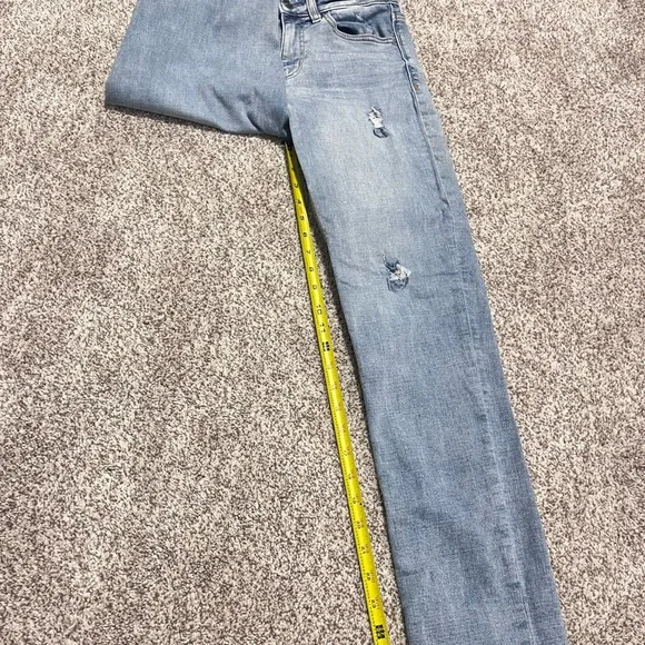 Studio Blue Women’s Size 27 Light Wash Distressed Slim Straight Jeans Raw Hem - Picture 9 of 9